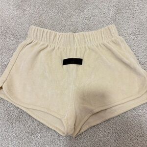 Essential women short